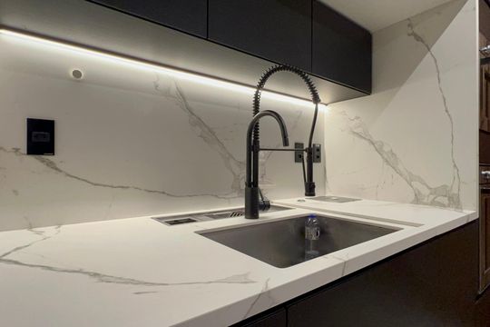 Venda de apartamento mobiliado em Cerqueira César com 3 quartos, 2 suítes e churrasqueira. — Cozinha