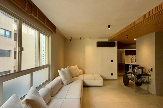 Venda de apartamento mobiliado em Cerqueira César com 3 quartos, 2 suítes e churrasqueira. — Sala de TV