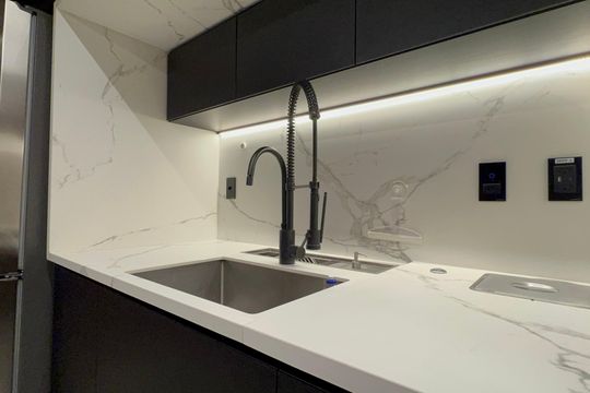 Venda de apartamento mobiliado em Cerqueira César com 3 quartos, 2 suítes e churrasqueira. — Cozinha