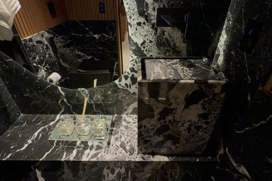 Venda de apartamento mobiliado em Cerqueira César com 3 quartos, 2 suítes e churrasqueira. — Lavabo