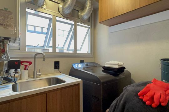 Venda de apartamento mobiliado em Cerqueira César com 3 quartos, 2 suítes e churrasqueira. — Área de Serviço