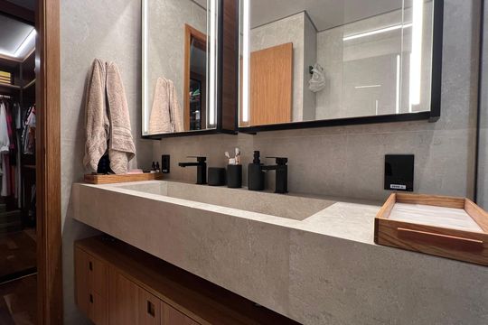 Venda de apartamento mobiliado em Cerqueira César com 3 quartos, 2 suítes e churrasqueira. — Banheiro da Suíte 2