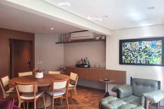 Apartamento mobiliado com 3 quartos, ideal para quem busca uma compra prática e confortável. — foto 1