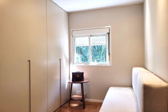 Apartamento mobiliado com 3 quartos, ideal para quem busca uma compra prática e confortável. — Quarto