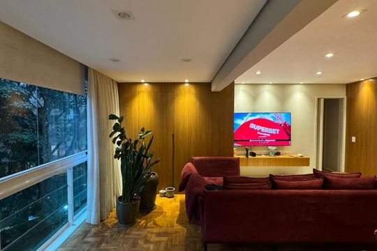 Apartamento mobiliado com 3 quartos, ideal para quem busca uma compra prática e confortável. — Sala