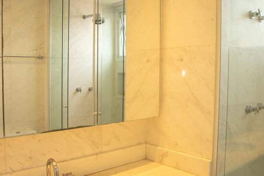 Apartamento para comprar: 3 quartos, closet, academia, mobiliado. — Banheiro da Suíte 1