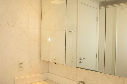 Apartamento para comprar: 3 quartos, closet, academia, mobiliado. — Banheiro da Suíte 1