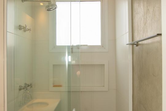 Apartamento para comprar: 3 quartos, closet, academia, mobiliado. — Banheiro da Suíte 1