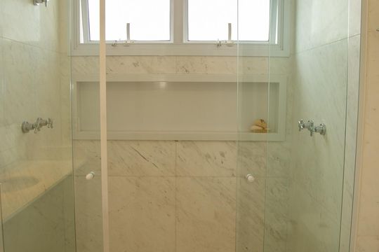 Apartamento para comprar: 3 quartos, closet, academia, mobiliado. — Banheiro da Suíte 1