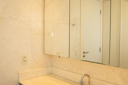Apartamento para comprar: 3 quartos, closet, academia, mobiliado. — Banheiro da Suíte 1