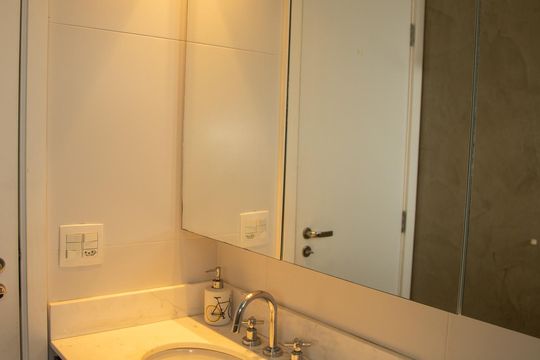 Apartamento para comprar: 3 quartos, closet, academia, mobiliado. — Banheiro da Suíte 1