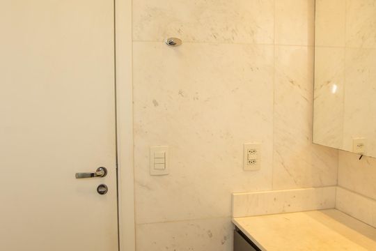Apartamento para comprar: 3 quartos, closet, academia, mobiliado. — Banheiro da Suíte 1