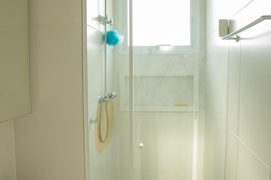 Apartamento para comprar: 3 quartos, closet, academia, mobiliado. — Banheiro da Suíte 2