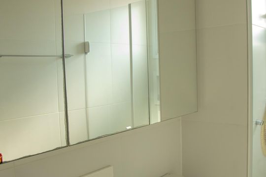 Apartamento para comprar: 3 quartos, closet, academia, mobiliado. — Banheiro da Suíte 2