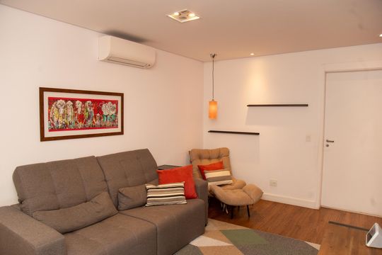 Apartamento para comprar: 3 quartos, closet, academia, mobiliado. — Sala de TV