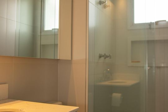 Apartamento para comprar: 3 quartos, closet, academia, mobiliado. — Banheiro da Suíte 1