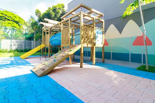 Venda de apartamento no Brooklin com 2 quartos, varanda e condomínio com piscina e churrasqueira. — Área comum - Playground