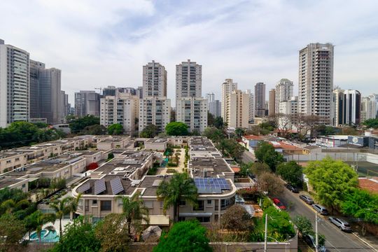 Venda de apartamento no Brooklin com 2 quartos, varanda e condomínio com piscina e churrasqueira. — Vista da Varanda