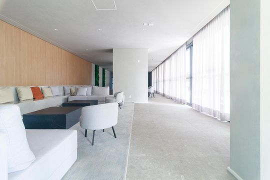 Venda de apartamento no Brooklin com 2 quartos, varanda e condomínio com piscina e churrasqueira. — Área comum - Salão de Festas