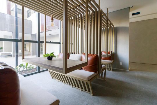 Venda de apartamento no Brooklin com 2 quartos, varanda e condomínio com piscina e churrasqueira. — Área comum