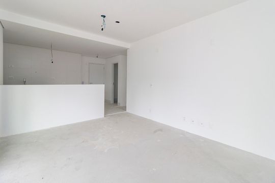 Venda de apartamento no Brooklin com 2 quartos, varanda e condomínio com piscina e churrasqueira. — Sala