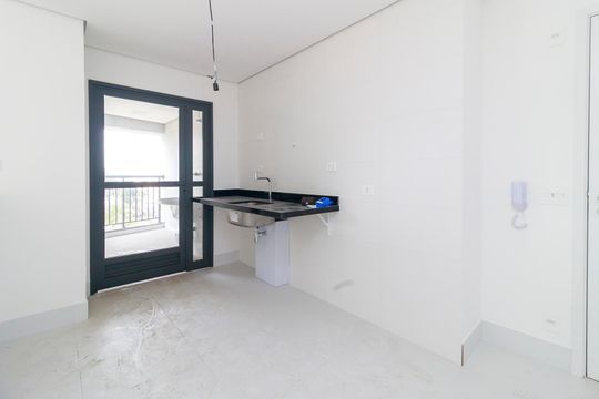 Venda de apartamento no Brooklin com 2 quartos, varanda e condomínio com piscina e churrasqueira. — Cozinha
