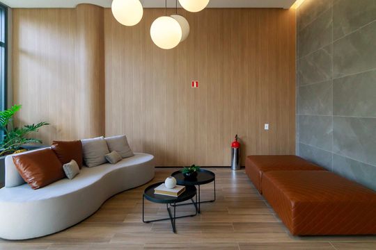Venda de apartamento no Brooklin com 2 quartos, varanda e condomínio com piscina e churrasqueira. — Hall Social
