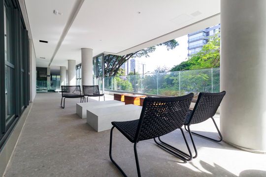 Venda de apartamento no Brooklin com 2 quartos, varanda e condomínio com piscina e churrasqueira. — Área Comum
