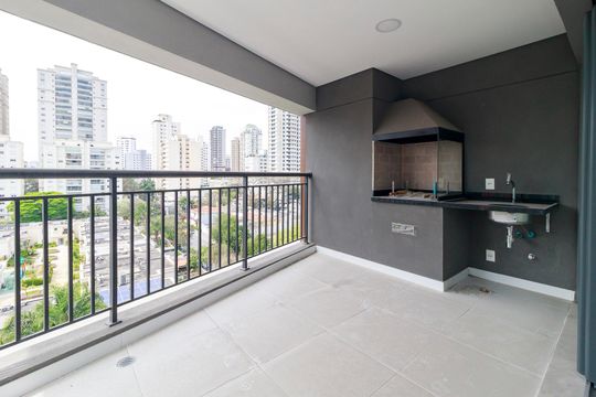 Venda de apartamento no Brooklin com 2 quartos, varanda e condomínio com piscina e churrasqueira. — Varanda