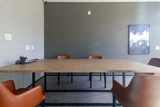 Venda de apartamento no Brooklin com 2 quartos, varanda e condomínio com piscina e churrasqueira. — Área comum