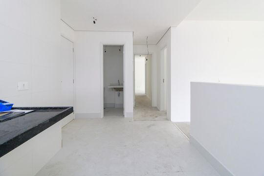 Venda de apartamento no Brooklin com 2 quartos, varanda e condomínio com piscina e churrasqueira. — Cozinha