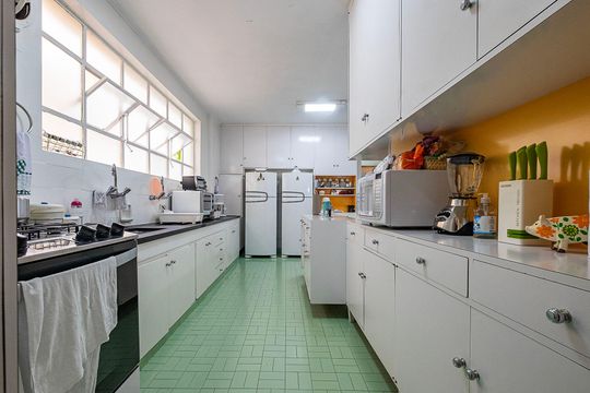 Compra apartamento em Cerqueira César com 3 quartos. — Cozinha