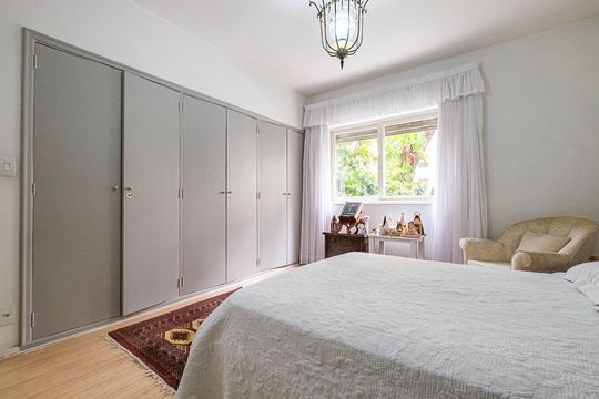 Compra apartamento em Cerqueira César com 3 quartos. — Suíte