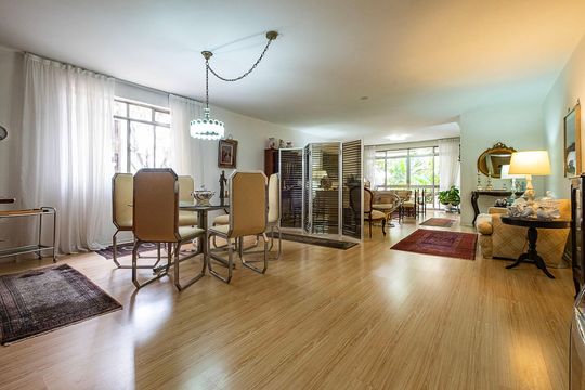Compra apartamento em Cerqueira César com 3 quartos. — Sala