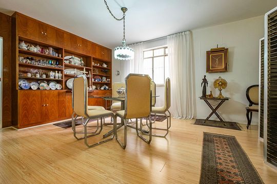 Compra apartamento em Cerqueira César com 3 quartos. — Sala
