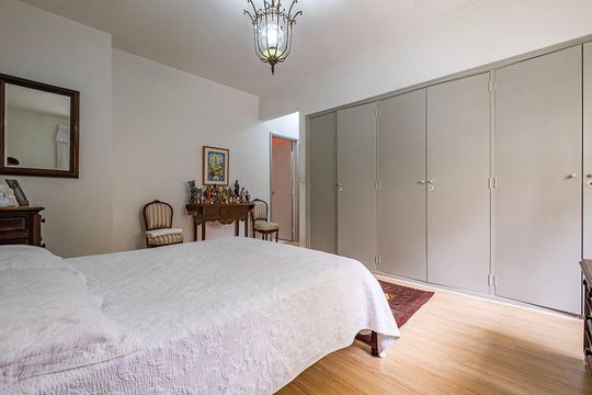 Compra apartamento em Cerqueira César com 3 quartos. — Suíte