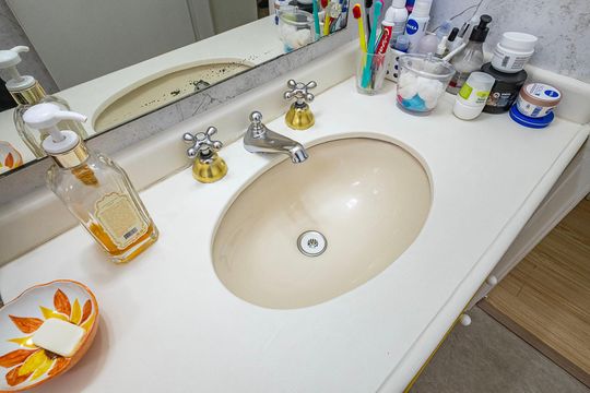 Compra apartamento em Cerqueira César com 3 quartos. — Banheiro Social