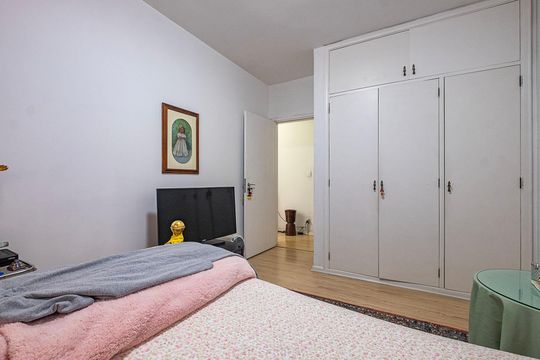 Compra apartamento em Cerqueira César com 3 quartos. — Quarto