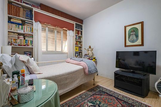 Compra apartamento em Cerqueira César com 3 quartos. — Quarto