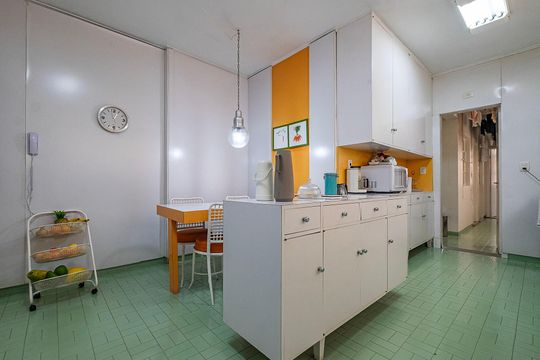Compra apartamento em Cerqueira César com 3 quartos. — Cozinha