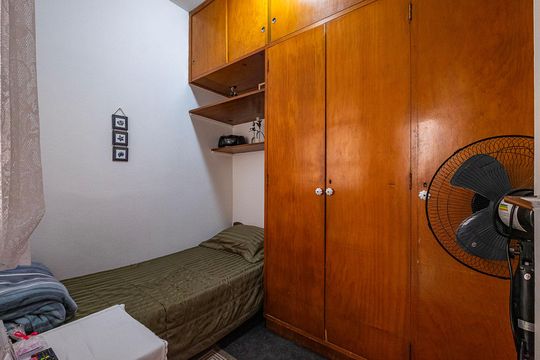 Compra apartamento em Cerqueira César com 3 quartos. — Área de Serviço - Quarto 1