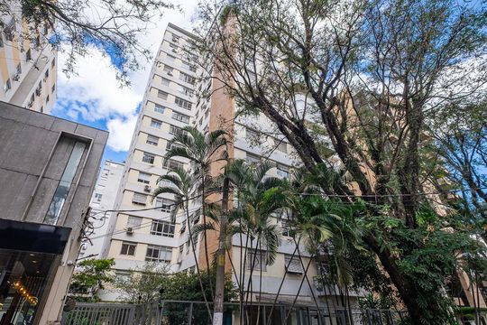 Compra apartamento em Cerqueira César com 3 quartos. — Fachada
