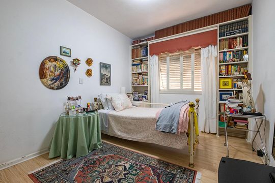 Compra apartamento em Cerqueira César com 3 quartos. — Quarto