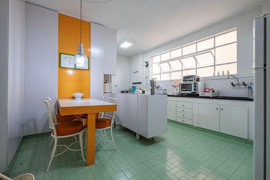 Compra apartamento em Cerqueira César com 3 quartos. — Cozinha