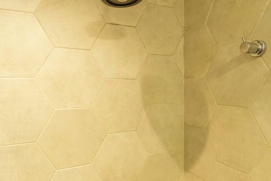 Venda de apartamento mobiliado, 2 quartos, closet e aceita pets. — Banheiro da Suíte 2