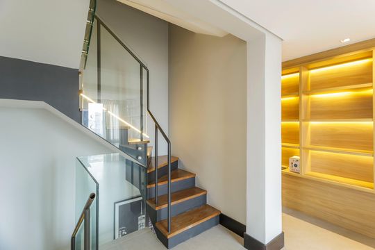 Venda de apartamento mobiliado, 2 quartos, closet e aceita pets. — Escada