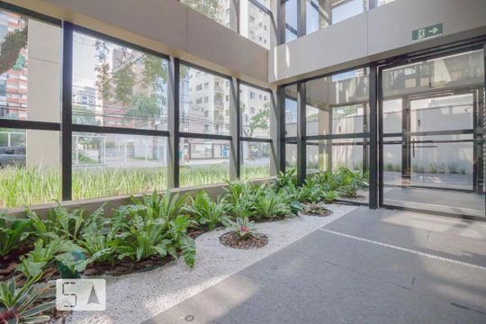 Venda de apartamento mobiliado, 2 quartos, closet e aceita pets. — Hall social
