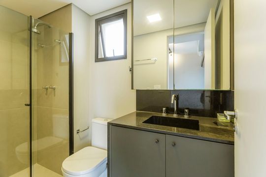 Venda de apartamento mobiliado, 2 quartos, closet e aceita pets. — Banheiro da Suíte 1