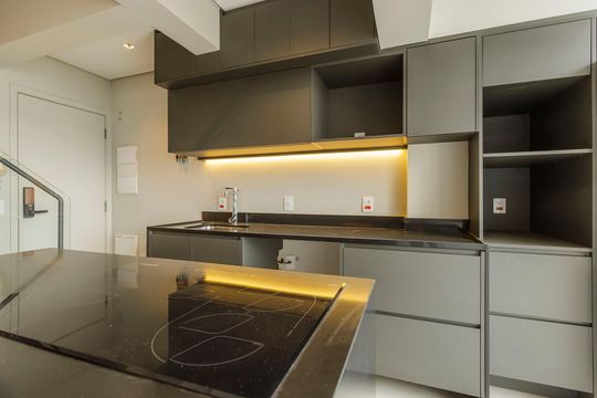 Venda de apartamento mobiliado, 2 quartos, closet e aceita pets. — Cozinha
