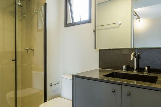 Venda de apartamento mobiliado, 2 quartos, closet e aceita pets. — Banheiro da Suíte 1